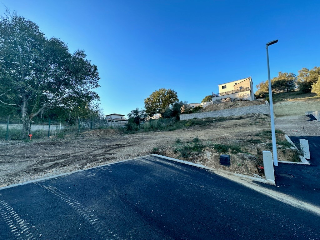Magnifique terrain arboré de 497 m² viabilisé à vendre à Bellegarde proposé par Joel Maddalena dans le Gard.